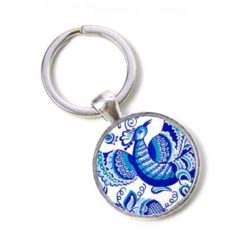 Schlüsselanhänger mit blaue Blumen und großem Pfau im Gzhel Stil